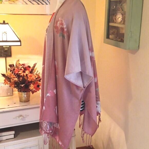 NEW Chico's  Floral Wrap - Picture 4 of 11